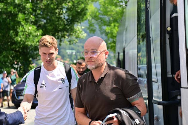 August 2, 2026 Rottach Egern Soccer, Men s, 2026–2027 season, Borussia Mönchengladbach training camp. Arrival of the Gladbach team at the team hotel. Pictured here: Rouven Schroeder, Head of Sports, Gladbach (right); goalkeeper Moritz Nicolas, Gladbach (left). DFL regulations prohibit any use of photographs as image sequences and or quasi-video. Am Birkenmoos Stadium, Bavaria, Germany