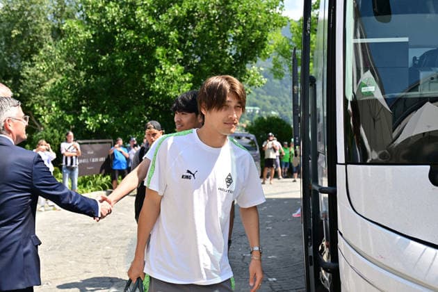 August 2, 2026 Rottach Egern Soccer, Men s, 2026–2027 season, Borussia Mönchengladbach training camp; arrival of the Gladbach team at the team hotel; new signing Daiki Hashioka; Gladbach; DFL regulations prohibit any use of photographs as image sequences and or quasi-video; Am Birkenmoos Stadium, Bavaria, Germany