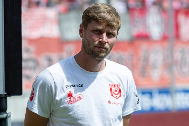 Regionalliga Northeast, Season 26–27: Hallescher FC vs. FC Rot Weiss Erfurt, Halle, Germany, August 2, 2026. Pictured: Coach Robert Schröder, Schröder, Halle, Halle-Saale, Leuna, Chemie Stadium, Saxony-Anhalt, Germany