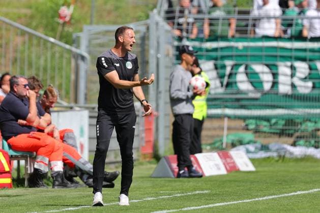August 26, 2026, GER, Regionalliga Nord, Soccer, Matchday 1, 2026–2027 Season, Dietmar Scholze Stadium at the Lohmuehle, VfB Lübeck vs. SC Weiche Flensburg Coaching Zone, Sideline, Coaches’ Area, Technical Zone; Coach Kevin Rodewald of VfB Lübeck gives instructions, gesticulates, and shouts; Photo: nordphoto GmbH, Tauchnitz, Lübeck, Dietmar Scholze Stadium an der Lohmühle, SH, Germany Copyright: xnordphotoxGmbHx xTauchnitzx