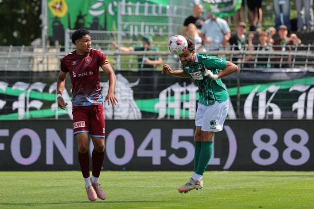 August 26, 2026, GER, Regionalliga Nord, Soccer, Matchday 1, 2026–2027 Season, Dietmar Scholze Stadium at the Lohmuehle, VfB Lübeck vs. SC Weiche Flensburg Header by Maximilian Schütt (Maximilian Schuett) VfB Lübeck 23 (left) Uchechi Duru SC Weiche Flensburg 08 22 Photo: nordphoto GmbH Tauchnitz Lübeck Dietmar Scholze Stadium an der Lohmühle SH Germany Copyright: xnordphotoxGmbHx xTauchnitzx