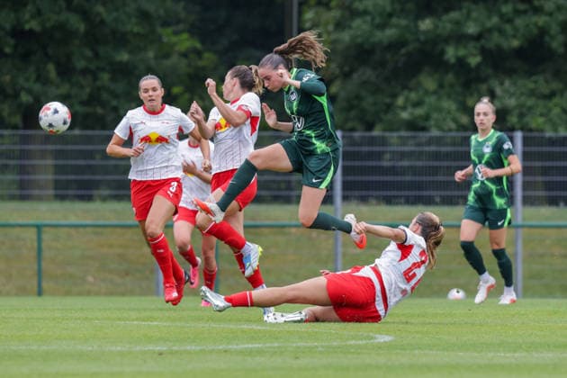 August 1, 2026, xgrfx, Women s Soccer Friendly Match, RB Leipzig vs. VfL Wolfsburg, Smilla Vallotto (VfL Wolfsburg), Alieke Tuin, RB Leipzig. DFL and DFB regulations prohibit any use of photographs as image sequences and or quasi-video. Leipzig