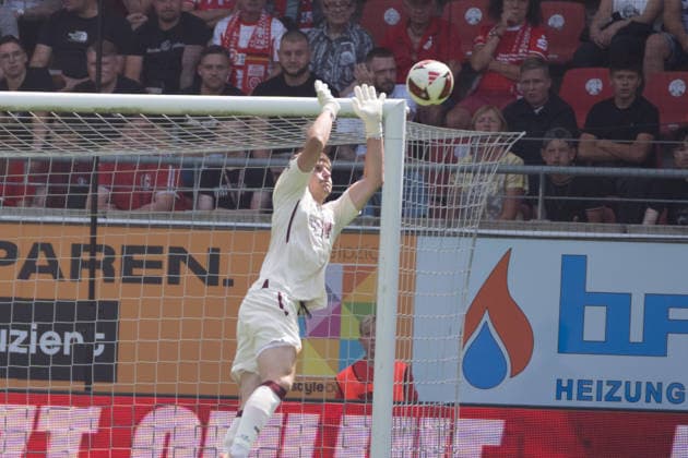Goalkeeper Lorenz Otto Erfurt, 1, Save, Hallescher FC vs. FC Rot Weiss Erfurt, Soccer, Northeast Regional League, Matchday 2, 2026–27 Season, February 8, 2026, Halle Leuna Chemie Stadium, ST Deutschland