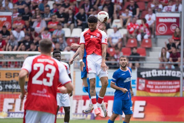 Stanley Ratifo (HFC), 30, ahead of Niclas Walther (Erfurt), 22, header, Hallescher FC vs. FC Rot Weiss Erfurt, soccer, Northeast Regional League, Matchday 2, 2026–27 season, August 2, 2026, Halle Leuna Chemie Stadium, ST Deutschland
