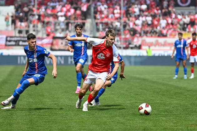 Soccer I Men s I 2026–2027 Season I Regionalliga I Matchday 2 I Hallescher FC vs. FC Rot Weiß Erfurt I August 2, 2026 Niclas Walther 22, FC Rot-Weiß Erfurt, Julien Damelang 43, Hallescher FC, Halle (Saale), Leuna Chemie Stadium, Saxony-Anhalt, Germany Copyright: xLobeca InesxHähnelx