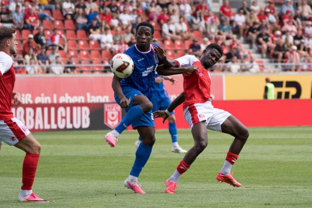 Benjika Caciel Erfurt, 8, Bocar Baro HFC, 9, Hallescher FC vs. FC Rot Weiss Erfurt, Soccer, Northeast Regional League, Matchday 2, 2026–27 Season, February 8, 2026, Halle Leuna Chemie Stadium, ST Deutschland