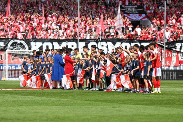 Soccer I Men s Team I 2026–2027 Season I Regionalliga I Matchday 2 I Hallescher FC vs. FC Rot-Weiß Erfurt I August 2, 2026 Traditional presentation of salt as a gift by the Halloren at the Halle Saale Leuna Chemie Stadium, Saxony-Anhalt, Germany Copyright: xLobeca InesxHähnelx
