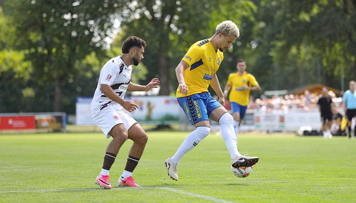 Photo: Noel Denis of Todesfelde (on the ball) against Kenan Aydin of St. Pauli, left. Soccer, Regionalliga Nord, Matchday 1, Sunday, August 2, 2026: SV Todesfelde vs. FC St. Pauli II
