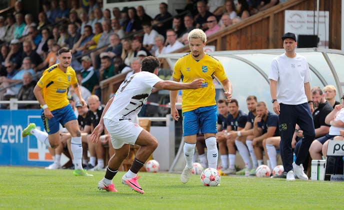 Photo: Noel Denis of Todesfelde (on the ball) against Kenan Aydin of St. Pauli, left. Soccer, Regionalliga Nord, Matchday 1, Sunday, August 2, 2026: SV Todesfelde vs. FC St. Pauli II