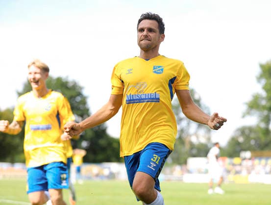 Photo by Mirco Boland: Todesfelde celebrates its goal to make the score 5–4. Soccer, Regionalliga Nord, Matchday 1, Sun, Aug. 2, 2026: SV Todesfelde vs. FC St. Pauli II
