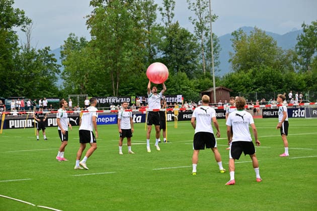 August 2, 2026 Rottach Egern Soccer, Men s, 2026–2027 season, Borussia Mönchengladbach training camp. The first training session focused on having fun. Here, a game with a Pilates ball. DFL regulations prohibit any use of photographs as image sequences and or quasi-video. Am Birkenmoos Stadium, Bavaria, Germany
