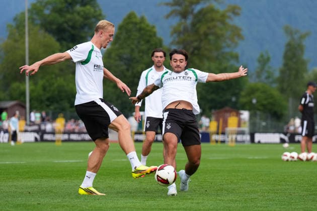 August 2, 2026, xydrx, soccer, training camp, Borussia Mönchengladbach, 2026–2027 season, Birkenmoos Stadium, Isac Lidberg (Borussia Mönchengladbach), No. 3 in a tackle against Jens Castrop (Borussia Mönchengladbach), No. 17. DFB regulations prohibit any use of photographs as image sequences and or quasi-video. Copyright: HMBxMedia YannisxDreimann