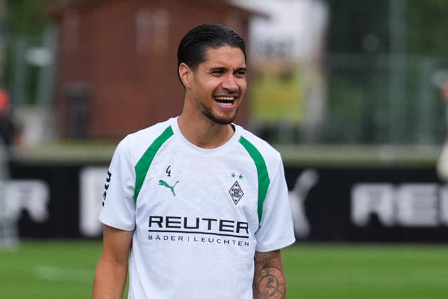 August 2, 2026, xydrx, soccer, training camp, Borussia Mönchengladbach, 2026–2027 season, Birkenmoos Stadium, Kevin Diks, Borussia Mönchengladbach, 4 laughing. DFB regulations prohibit any use of photographs as image sequences and or quasi-video. Copyright: HMBxMedia YannisxDreimann