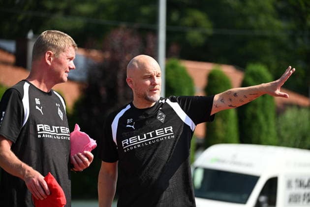 August 2, 2026 Rottach Egern Soccer, Men s, 2026–2027 season, Borussia Mönchengladbach training camp; Rouven Schröder, Head of Sports, Gladbach (right), with Markus Gellhaus, Assistant Coach, Gladbach (left). DFL regulations prohibit any use of photographs as image sequences and or quasi-video. Am Birkenmoos Stadium, Bavaria, Germany