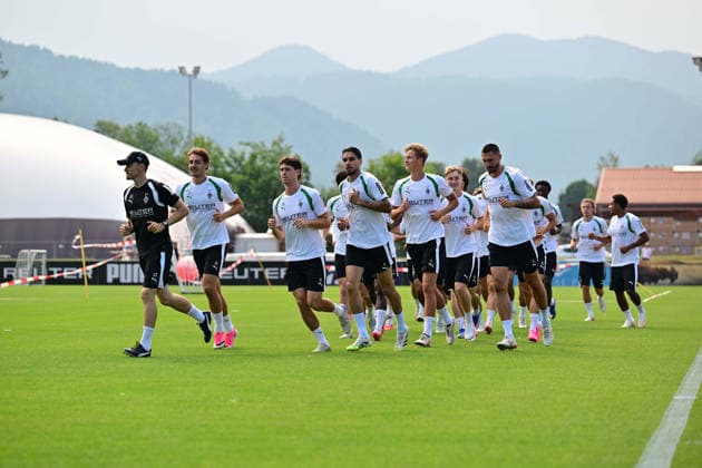 August 2, 2026 Rottach Egern Soccer, Men s, 2026–2027 Season, Borussia Mönchengladbach Training Camp Light warm-up at the start of practice DFL regulations prohibit any use of photographs as image sequences and or quasi-video Am Birkenmoos Stadium, Bavaria, Germany
