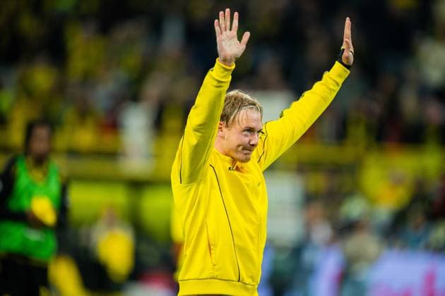 May 8, 2026 Soccer, 2025–2026, Bundesliga 1, Matchday 33, Borussia Dortmund vs. Eintracht Frankfurt: Julian Brandt says goodbye to the fans after the game. DFL REGULATIONS PROHIBIT ANY USE OF PHOTOGRAPHS AS IMAGE SEQUENCES AND OR QUASI-VIDEO