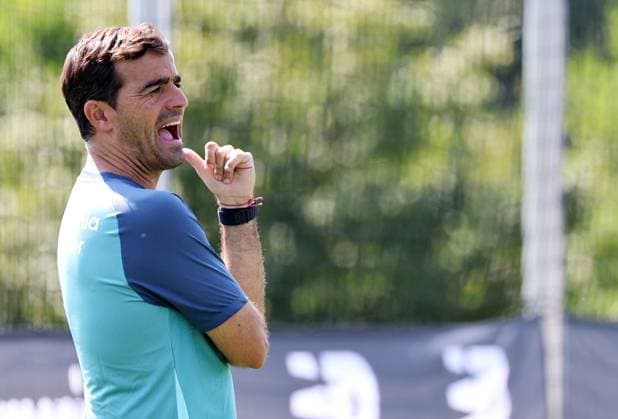 GER, Bayer 04 Leverkusen Training Camp in Blankenhain, August 3, 2026, Blankenhain, GER, 2026–2027 Season, Bundesliga 1, Bayer 04 Leverkusen Training Camp in Pictures: Coach Carles Martinez. DFL regulations prohibit any use of photographs as image sequences and or quasi-video.