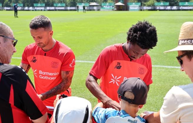 GER, Bayer 04 Leverkusen Training Camp in Blankenhain, August 3, 2026, Blankenhain, GER, 2026–2027 Season, Bundesliga 1, Bayer 04 Leverkusen Training Camp in Pictures: Aleix Garcia and Nathan Tella Sign Autographs. DFL regulations prohibit any use of photographs as image sequences and or quasi-video.