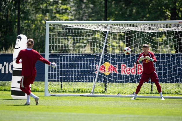 Maarten Vandevoordt, RB Leipzig, 26, goalkeeper on the left during a shot on goal, RB Leipzig, soccer, training camp in Austria, preseason, 2026–2027 season, GER, August 3, 2026, Eibner Press Photo: Andreas Ulmer, RB Leipzig, soccer, training camp in Austria, preseason, 2026–2027 season, GER, August 3, 2026, Copyright: xEibner-Pressefoto AndreasxUlmerx EP_AUR