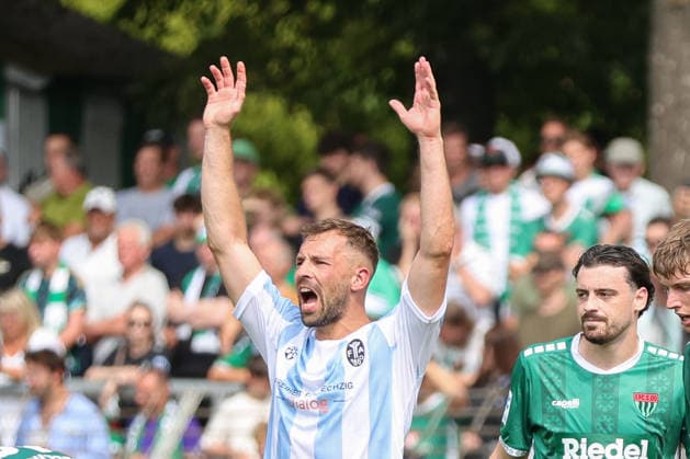 August 1, 2026, Men s Soccer, 2026–2027 Season, Bavarian Regional League, Matchday 2: 1 FC Schweinfurt 1905 vs. TSV 1860 Munich; Felix Weber of TSV 1860 Munich, No. 04, with arms raised; Schweinfurt Riedel Bau Arena at Sachs Stadio, Bavaria, Lower Franconia, Germany