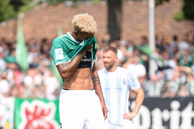 August 1, 2026, Men s Soccer, 2026–2027 Season, Bavarian Regional League, Matchday 2: 1 FC Schweinfurt 1905 vs. TSV 1860 Munich; Mike Dellinger of FC Schweinfurt 05, 10, with his hands over his head; Schweinfurt Riedel Bau Arena at Sachs Stadio, Bavaria, Lower Franconia, Germany