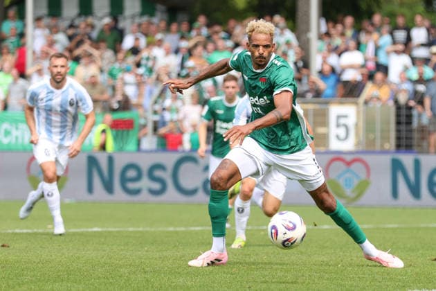 August 1, 2026, Men s Soccer, 2026–2027 Season, Bavarian Regional League, Matchday 2: 1 FC Schweinfurt 1905 vs. TSV 1860 Munich; Mike Dellinger of FC Schweinfurt 05, No. 10, with the ball at the Schweinfurt Riedel Bau Arena in the Sachs Stadium, Bavaria, Lower Franconia, Germany