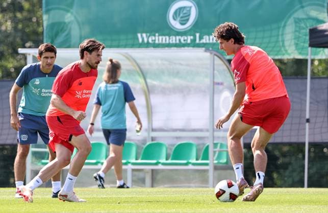 GER, Bayer 04 Leverkusen Training Camp in Blankenhain, August 3, 2026, Blankenhain, GER, 2026–2027 Season, Bundesliga 1, Bayer 04 Leverkusen Training Camp in Pictures: Jonas Hofmann, Leverkusen on the Ball. DFL regulations prohibit any use of photographs as image sequences and or quasi-video.