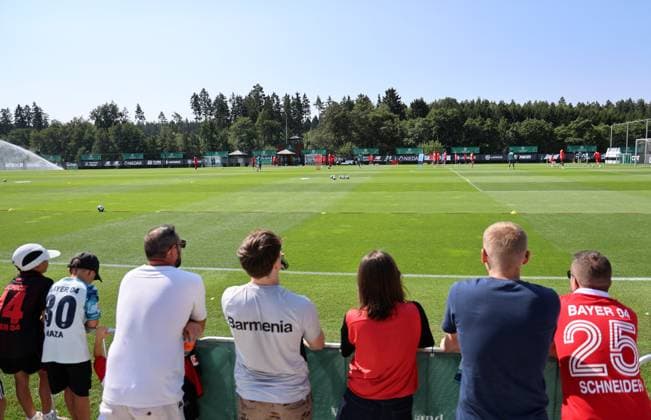 GER, Bayer 04 Leverkusen Training Camp in Blankenhain, August 3, 2026, Blankenhain, GER, 2026–2027 Season, Bundesliga 1, Bayer 04 Leverkusen Training Camp in Pictures: Fans Watch the Training Session. DFL regulations prohibit any use of photographs as image sequences and or quasi-video.