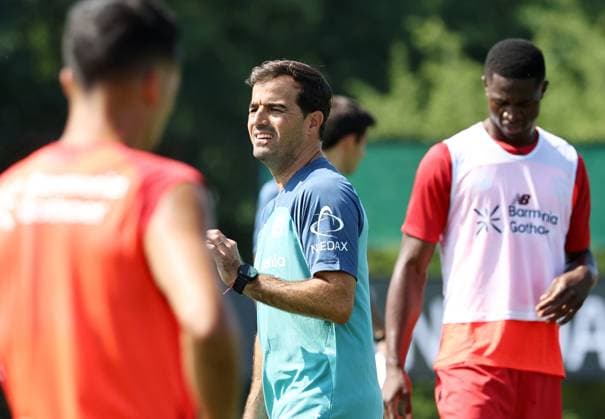 GER, Bayer 04 Leverkusen Training Camp in Blankenhain, August 3, 2026, Blankenhain, GER, 2026–2027 Season, Bundesliga 1, Bayer 04 Leverkusen Training Camp in Pictures: Coach Carles Martinez, Leverkusen. DFL regulations prohibit any use of photographs as image sequences and or quasi-video content.