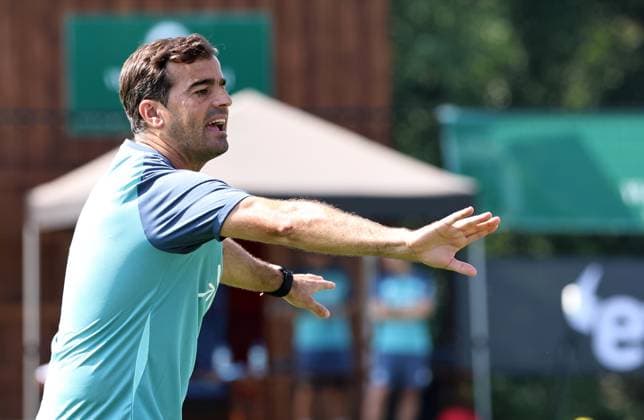GER, Bayer 04 Leverkusen Training Camp in Blankenhain, August 3, 2026, Blankenhain, GER, 2026–2027 Season, Bundesliga 1, Bayer 04 Leverkusen Training Camp in Pictures: Coach Carles Martinez, Leverkusen. DFL regulations prohibit any use of photographs as image sequences and or quasi-video content.