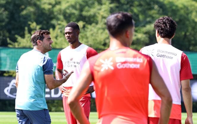 GER, Bayer 04 Leverkusen Training Camp in Blankenhain, August 3, 2026, Blankenhain, GER, 2026–2027 Season, Bundesliga 1, Bayer 04 Leverkusen Training Camp in Pictures: Coach Carles Martinez, Leverkusen. DFL regulations prohibit any use of photographs as image sequences and or quasi-video content.