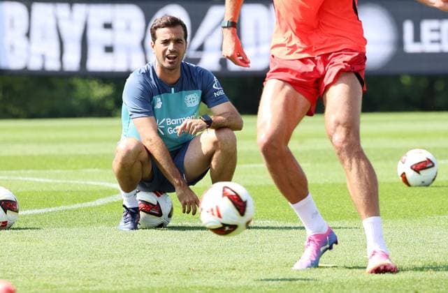 GER, Bayer 04 Leverkusen Training Camp in Blankenhain, August 3, 2026, Blankenhain, GER, 2026–2027 Season, Bundesliga 1, Bayer 04 Leverkusen Training Camp in Pictures: Coach Carles Martinez, Leverkusen. DFL regulations prohibit any use of photographs as image sequences and or quasi-video content.
