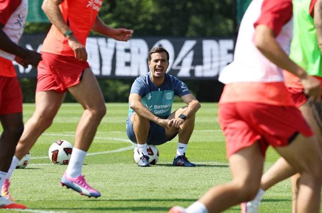 GER, Bayer 04 Leverkusen Training Camp in Blankenhain, August 3, 2026, Blankenhain, GER, 2026–2027 Season, Bundesliga 1, Bayer 04 Leverkusen Training Camp in Pictures: Coach Carles Martinez, Leverkusen. DFL regulations prohibit any use of photographs as image sequences and or quasi-video content.