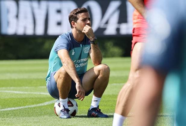 GER, Bayer 04 Leverkusen Training Camp in Blankenhain, August 3, 2026, Blankenhain, GER, 2026–2027 Season, Bundesliga 1, Bayer 04 Leverkusen Training Camp in Pictures: Coach Carles Martinez, Leverkusen. DFL regulations prohibit any use of photographs as image sequences and or quasi-video content.