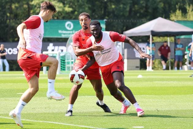 GER, Bayer 04 Leverkusen Training Camp in Blankenhain, August 3, 2026, Blankenhain, GER, 2026–2027 Season, Bundesliga 1, Bayer 04 Leverkusen Training Camp in Pictures: Loic Bade (Leverkusen) and Victor Boniface (Leverkusen) have their sights set on the ball. DFL regulations prohibit any use of photographs as image sequences and or quasi-video.