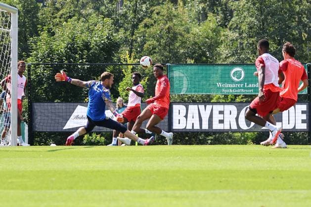 GER, Bayer 04 Leverkusen Training Camp in Blankenhain, August 3, 2026, Blankenhain, GER, 2026–2027 Season, Bundesliga 1, Bayer 04 Leverkusen Training Camp in Pictures: Goalkeeper Mark Flekken (Leverkusen) vs. Ernest Poku (Leverkusen) and Farid Alfa Ruprecht (Leverkusen). DFL regulations prohibit any use of photographs as image sequences and or quasi-video content.