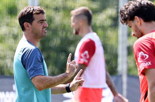GER, Bayer 04 Leverkusen Training Camp in Blankenhain, August 3, 2026, Blankenhain, GER, 2026–2027 Season, Bundesliga 1, Bayer 04 Leverkusen Training Camp in Pictures: Coach Carles Martinez, Leverkusen. DFL regulations prohibit any use of photographs as image sequences and or quasi-video content.