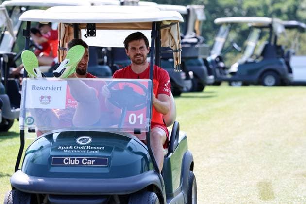 GER, Bayer 04 Leverkusen Training Camp in Blankenhain, August 3, 2026, Blankenhain, GER, 2026–2027 Season, 1. Bundesliga, Bayer 04 Leverkusen Training Camp in Pictures: Robert Andrich (Leverkusen) and Jonas Hofmann (Leverkusen) with a golf caddy. DFL regulations prohibit any use of photographs as image sequences and or quasi-video.