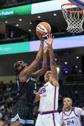 CHICAGO, USA - August 3: Aicha Coulibaly (35 Chicago Sky) attempts a layup during the WNBA, Basketball Damen, USA game between the Chicago Sky and Phoenix Mercury at Wintrust Arena on Monday, August 3 in Chicago, USA Copyright: xShainaxBenhiyoun SPPx Sportspressphoto_SPR200279