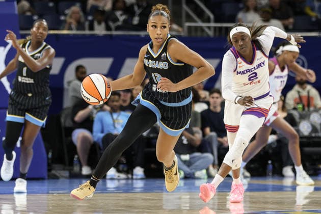 CHICAGO, USA - August 3: Sydney Taylor (12 Chicago Sky) steals the ball during the WNBA, Basketball Damen, USA game between the Chicago Sky and Phoenix Mercury at Wintrust Arena on Monday, August 3 in Chicago, USA Copyright: xShainaxBenhiyoun SPPx Sportspressphoto_SPR200285