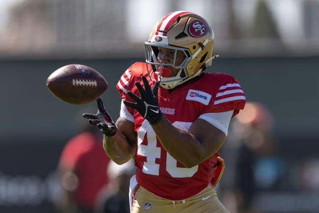 NFL, American Football Herren, USA San Francisco 49ers Training Camp Aug 3, 2026; Santa Clara, California, USA; San Francisco 49ers running back Khalil Herbert (40) catches the ball during Training Camp at the SAP Performance Center next to Levi™s Stadium. Mandatory Credit: Stan Szeto - Image of Santa Clara California USA EDITORIAL USE ONLY Copyright: xStanxSzetox StanxSzetox iosphotos416906