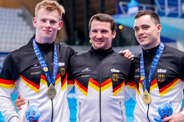 France, Paris, Centre Aquatique Olympique Metropole du Grand Paris, August 3, 2026, European Aquatics Championships – Artistic Swimming, Day 4, Men’s 3m Springboard Synchronized Final, Lou Noel Guy Massenberg, Coach Norman Becker, and Jonathan Giesbert Schauer of Germany celebrate winning the gold medal, Photo by Eibner Pressefoto Tino Henschel European Aquatics Championships Artistic Swimming, Day 4, Men’s 3m Springboard Synchronized Final, Paris Copyright: xEibnerxPressefotox