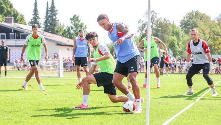 August 4, 2026, Germany, Grassau, Bundesliga, 2026–2027 season, VfB Stuttgart training camp, from left: Ertugrul Yigit, Nikolas Nartey