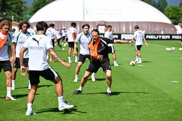 August 4, 2026 Rottach Egern Soccer, Men s, 2026–2027 season, Borussia Mönchengladbach training camp; Eugen Polanski, Gladbach coach; Mitte takes part in a training session. DFL regulations prohibit any use of photographs as image sequences and or quasi-video. Am Birkenmoos Stadium, Bavaria, Germany