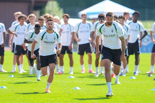 August 4, 2026, xydrx, soccer, training camp, Borussia Mönchengladbach, 2026–2027 season, Birkenmoos Stadium, Enzo Leopold (Borussia Mönchengladbach, No. 8) and Tim Kleindienst (Borussia Mönchengladbach, No. 11). DFB regulations prohibit any use of photographs as image sequences and or quasi-video. Copyright: HMBxMedia YannisxDreimann