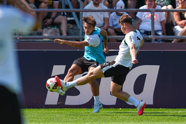 August 4, 2026, xydrx, soccer, training camp, Borussia Mönchengladbach, 2026–2027 season, Birkenmoos Stadium, Jens Castrop, Borussia Mönchengladbach; No. 17 in a tackle against Lukas Ullrich, Borussia Mönchengladbach; No. 26. DFB regulations prohibit any use of photographs as image sequences and or quasi-video. Copyright: HMBxMedia YannisxDreimann