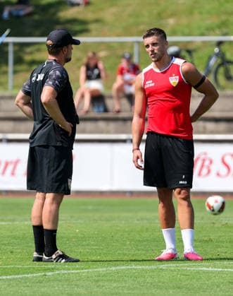 August 4, 2026, Germany, Grassau, Bundesliga, 2026–2027 season, VfB Stuttgart training camp, from left: VfB coach Sebastian Hoeneß, Ermedin Demirovic