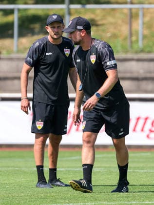 August 4, 2026, Germany, Grassau, Bundesliga, 2026–2027 season, VfB Stuttgart training camp, from left: Nathaniel Weiss, VfB coach Sebastian Hoeneß