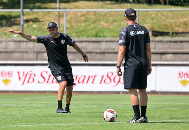 August 4, 2026, Germany, Grassau, Bundesliga, 2026–2027 season, VfB Stuttgart training camp, from left: Nathaniel Weiss, VfB coach Sebastian Hoeneß