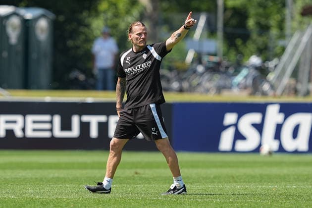 August 4, 2026, xydrx, soccer, training camp, Borussia Mönchengladbach, 2026–2027 season, Birkenmoos Stadium: Eugen Polanski, head coach of Borussia Mönchengladbach, gesturing. DFB regulations prohibit any use of photographs as image sequences and or quasi-video. Copyright: HMBxMedia YannisxDreimann